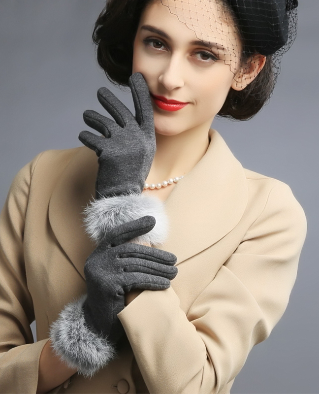 Houndstooth rabbit fur Mitten Houndstooth rabbit fur Mitten